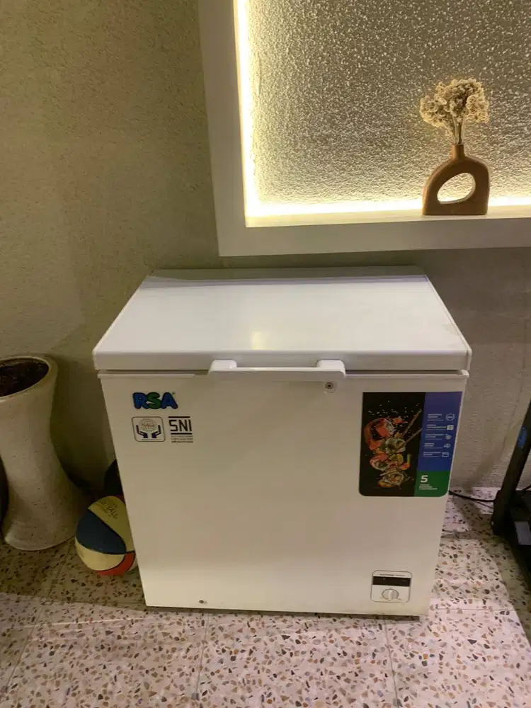 Freezer Box CF210 200 liter Baru pakai 3 bulan Mulus no Minus