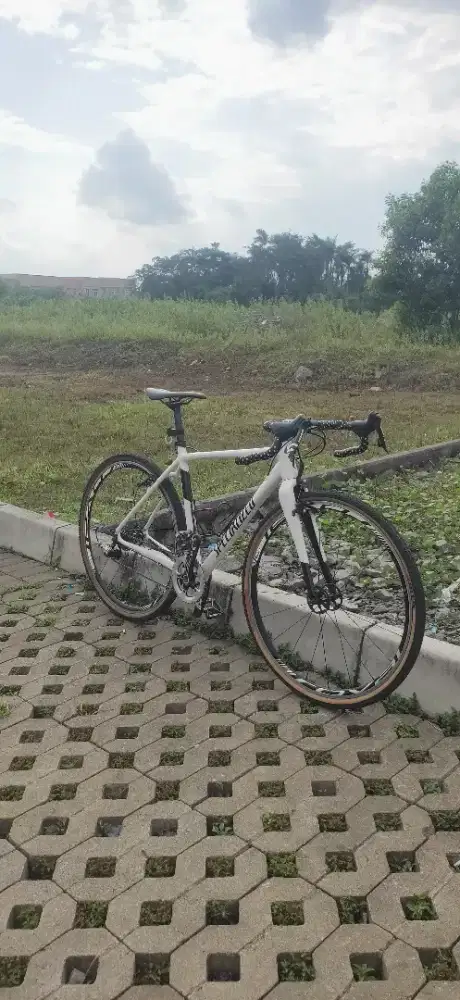 sepedah gravel specialized