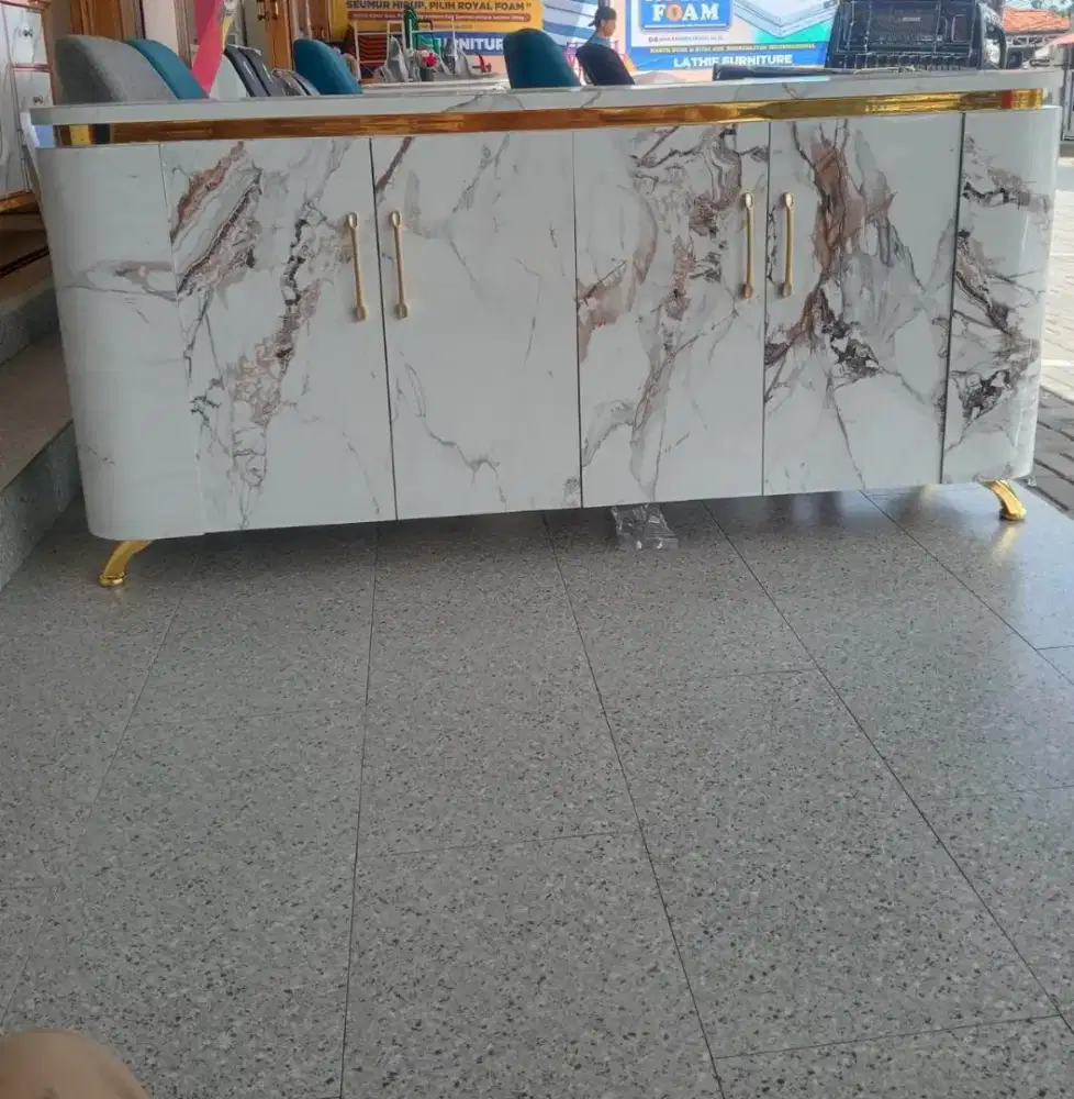 Meja minimalis HPL oval