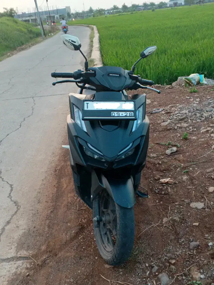 Di Jual vario 160 type ABS 2023 - Hitam Dove