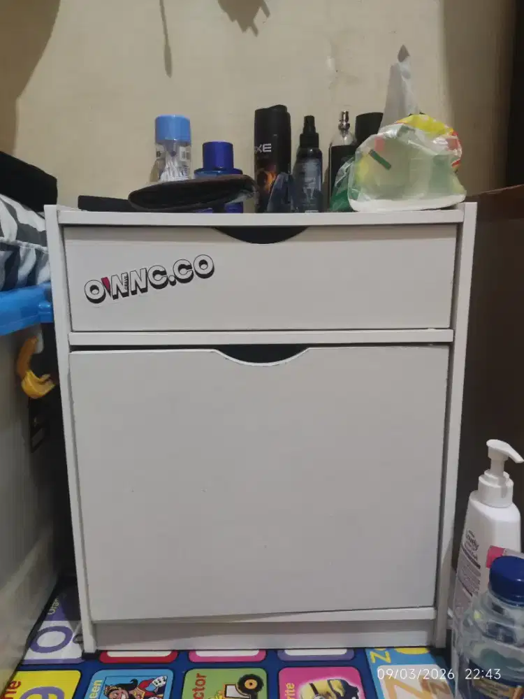 Lemari Kecil dan Kontainer Shinpo