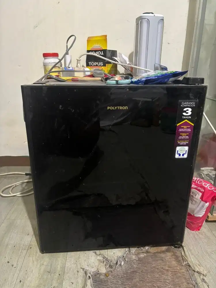 Kulkas mini polytron ada minus