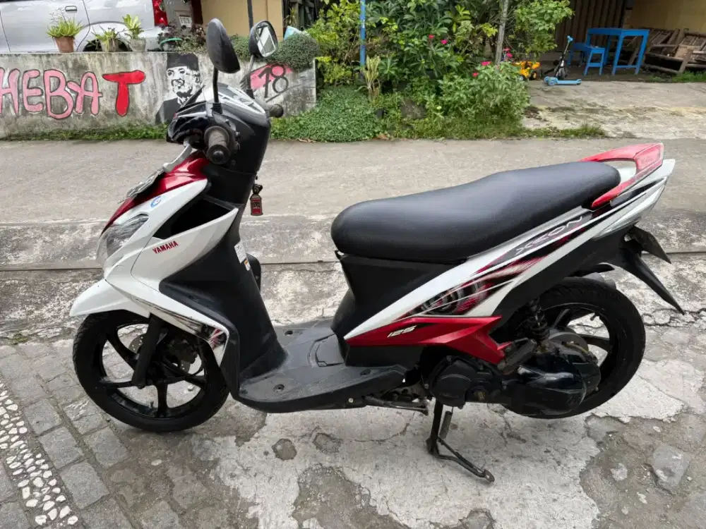 Yamaha Xeon THN 2011 plat B Jakarta