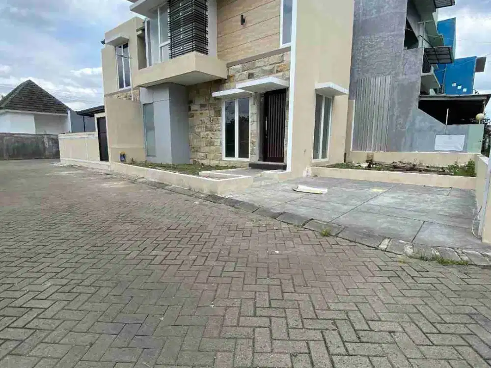 Rumah Baru 2 Lantai Area SUHAT – LT 110 SHM Dekat UB