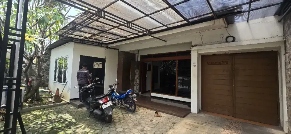 DI SEWAKAN RUMAH DI ERLANGGA RAYA SIMPANG LIMA - SEMARANG KOTA
