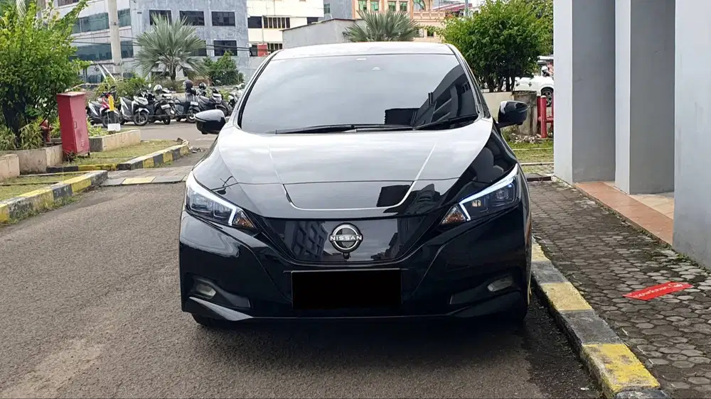 Nissan Leaf EV Electric AT Hitam Pemakaian 2023 NIK 2022 Like New