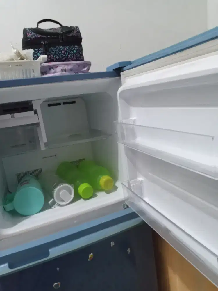 Kulkas menyala tidak dingin