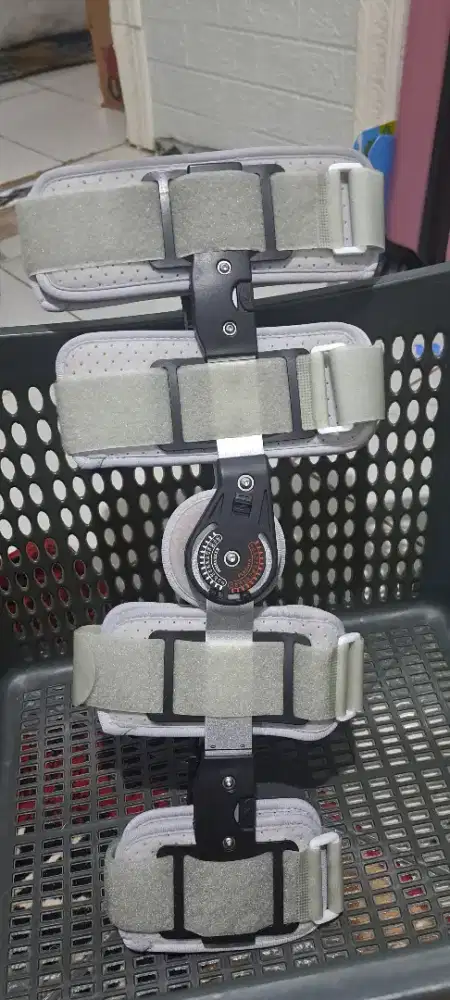 Brace Lutut pasca ACL, PCL, Meniscus