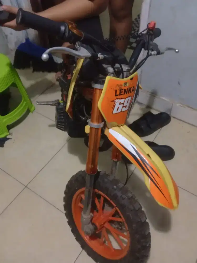 motor tril mini warna oren