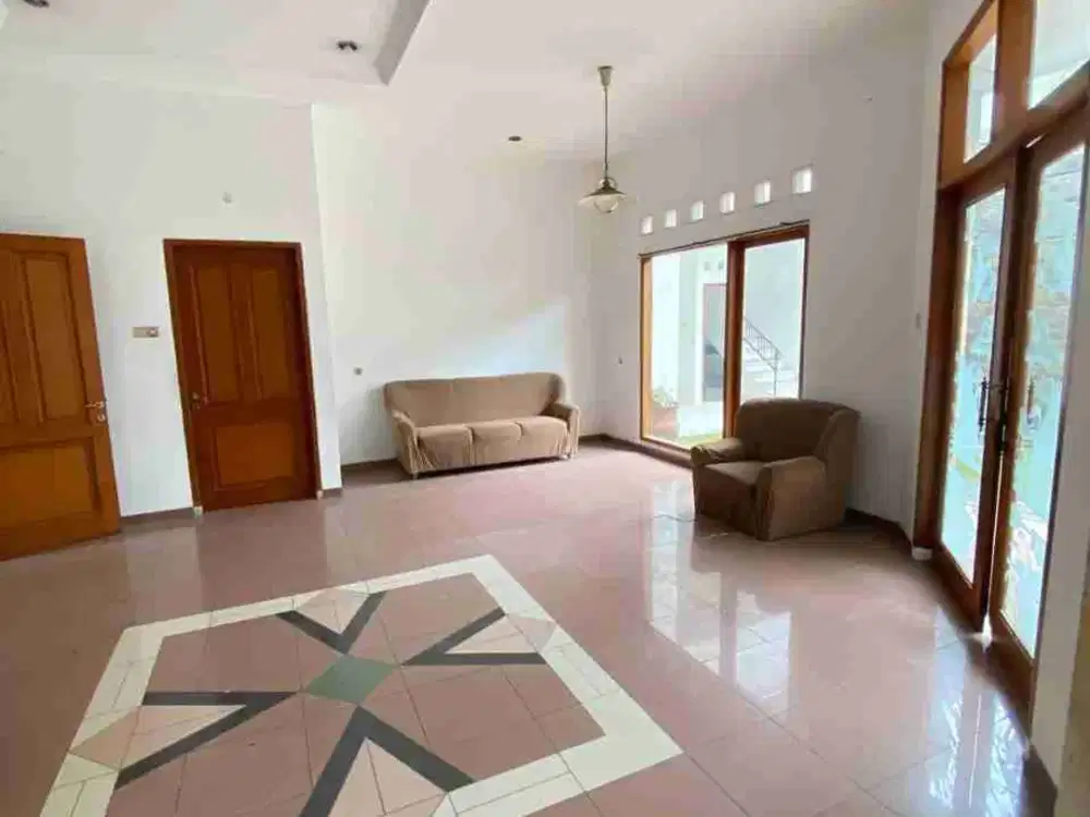 Disewakan Rumah Luas dalam Kompleks di Bojong Raya Holis
Boleh untuk Kantor