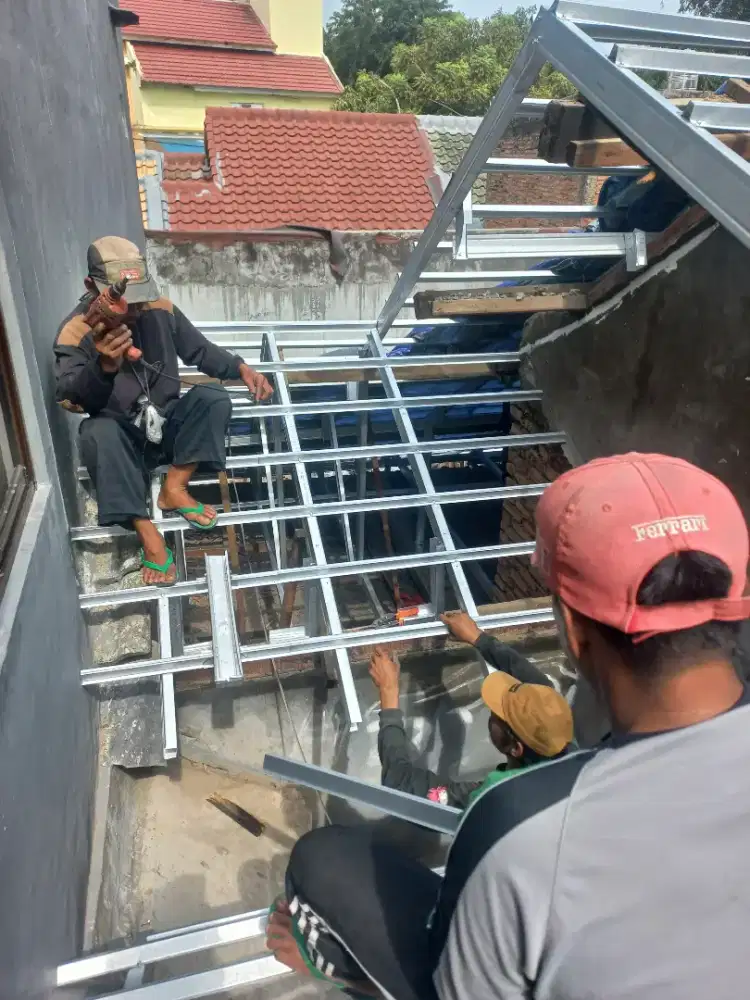 Tukang perbaikan atap bocor,dag,talang,kanopi cat rumah dll