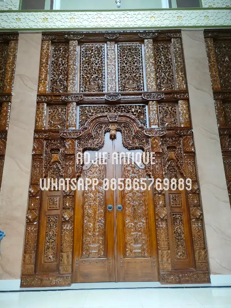 Gebyok pintu ukir untuk masjid