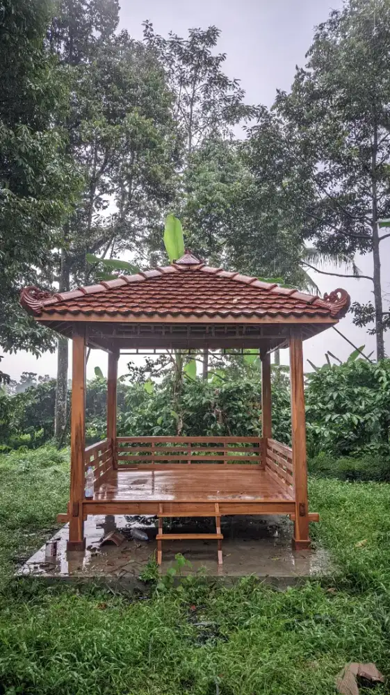 Gazebo saung bahan kayu jati