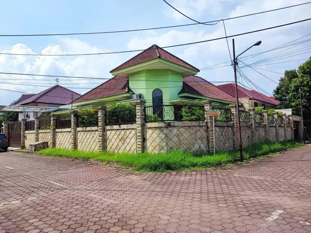 Dijual Rumah Mewah HOOK Siap Huni Lingkungan Elit Di Perumahan Villa Darmo Permai Surabaya