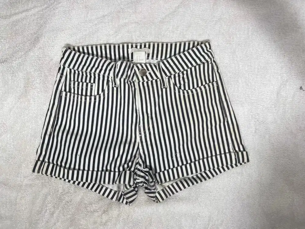 celana berbahan jeans dan kain preloved 75 rb