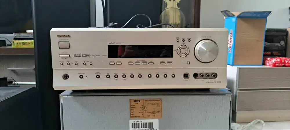 ONKYO TX-SR 700