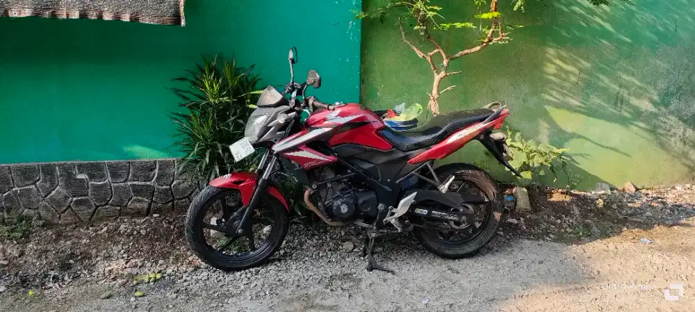 Dijual motor Honda CB 150R tahun 2014