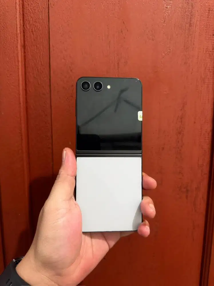 Samsung Z Flip 5 8/512GB Sein Fullset