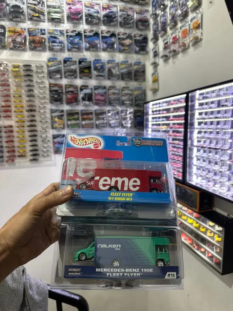 Hot Wheels team Transport 92 BMW M3 Supreme x Mercedes Benz 190E