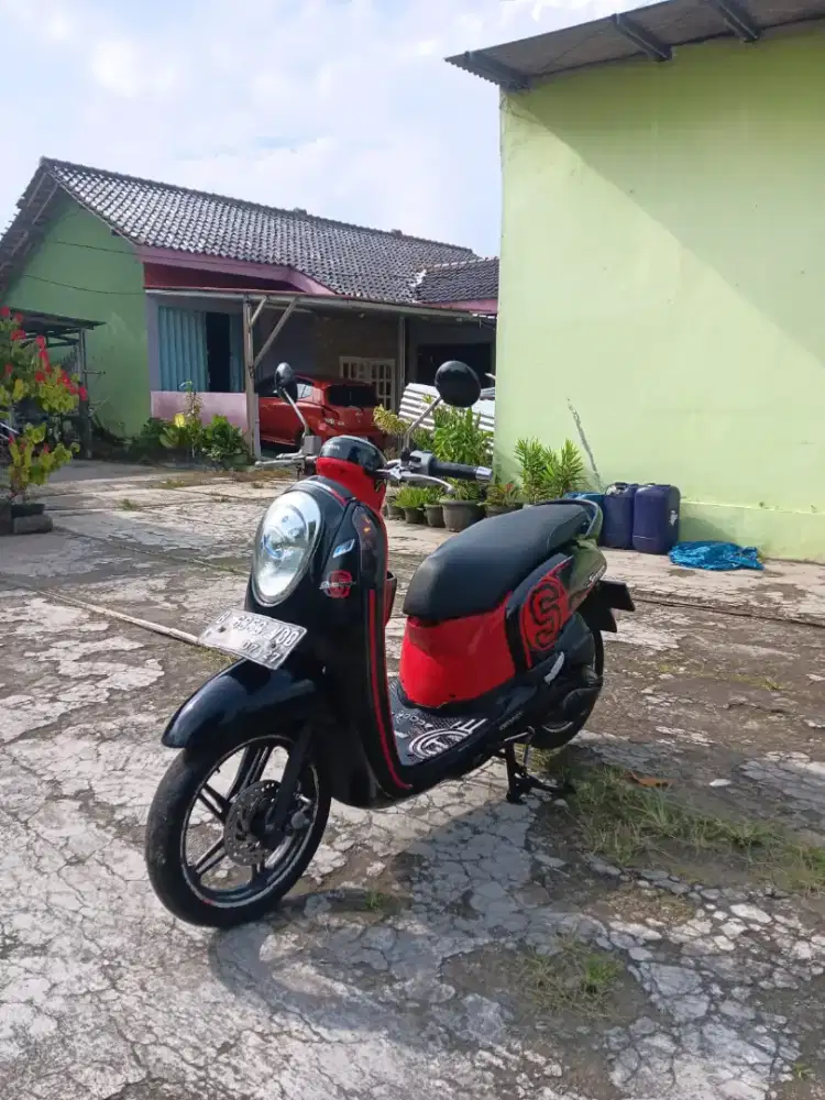 Honda scoopy 2014 lengkap termurah halus