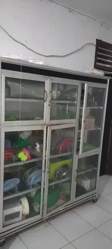 Lemari Makan Kaca Besar
