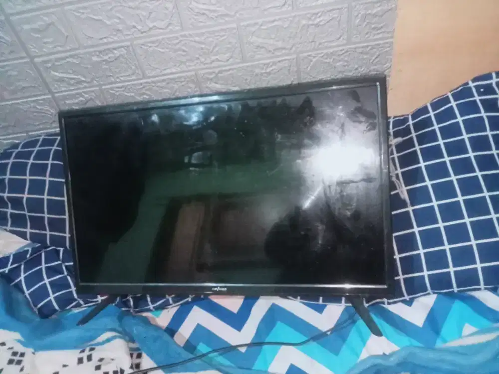 Smart TV merek ADVANCE 32 inch