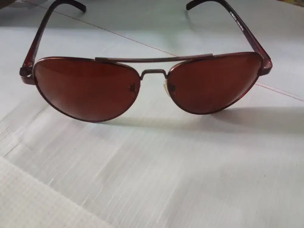 Koleksi kaca mata warna coklat