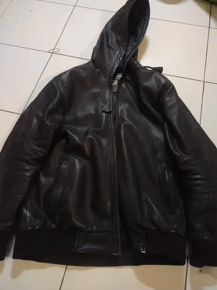 jaket kulit hody ada kupluk nya