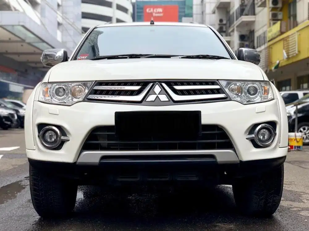 GRAB IT FAST • MITSUBISHI PAJERO 2.5 DAKAR AT DIESEL 2014 PUTIH