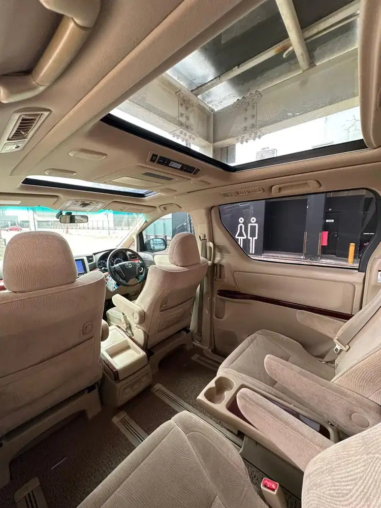 Toyota Alphard  G 2010