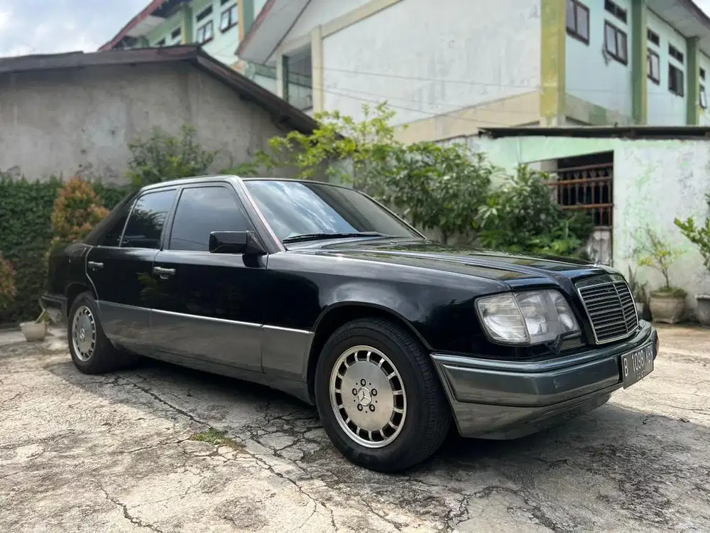 Mercy Boxer E320 W124 Tahun 1994