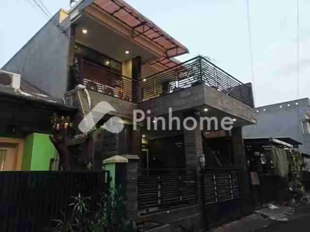 Di jual rumah 2 lantai kokoh permanen megah di peninggilan Ciledug Tangerang kota