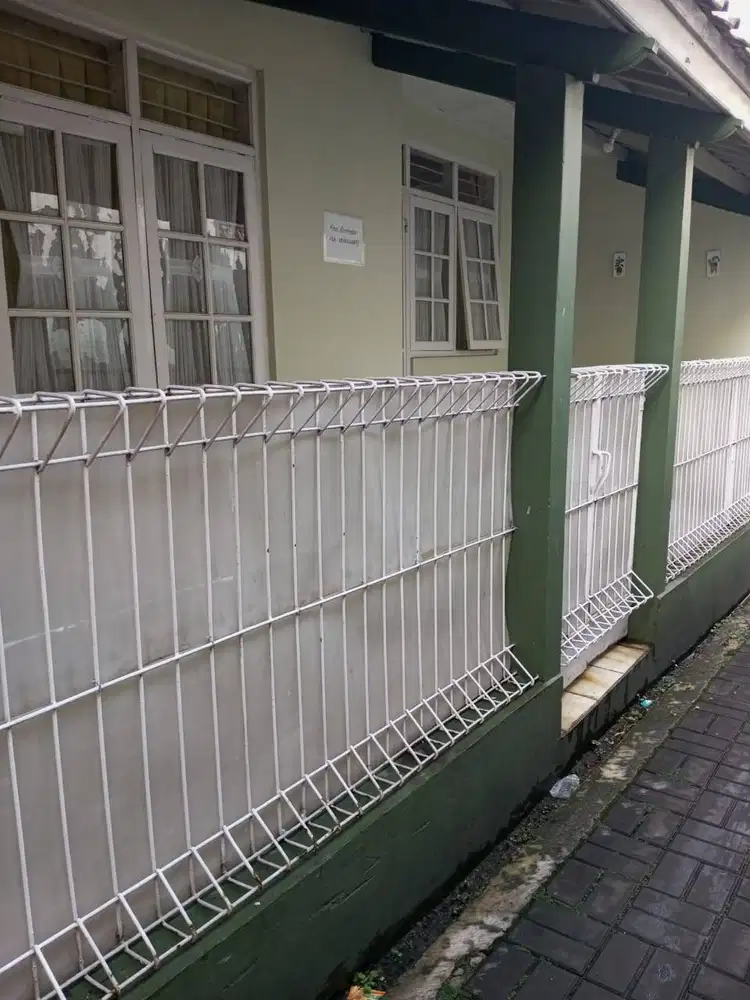 Jual Rumah , Nyaman di Pusat Kota