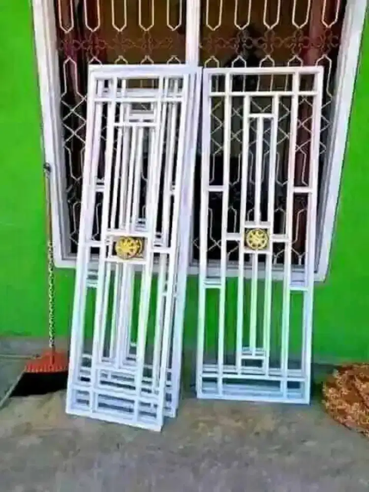 Tralis Besi Minimalos