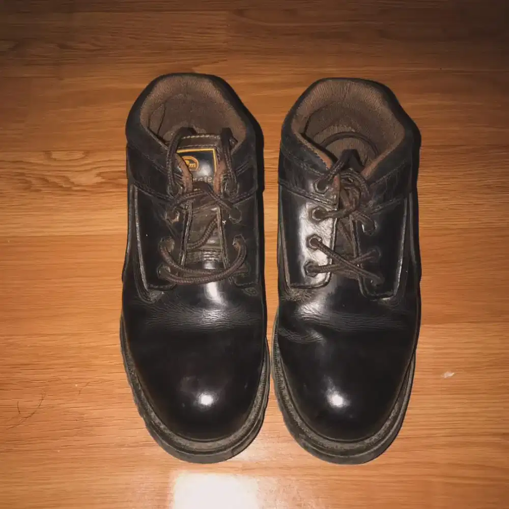 Sepatu safety merk roadmate masih mulus