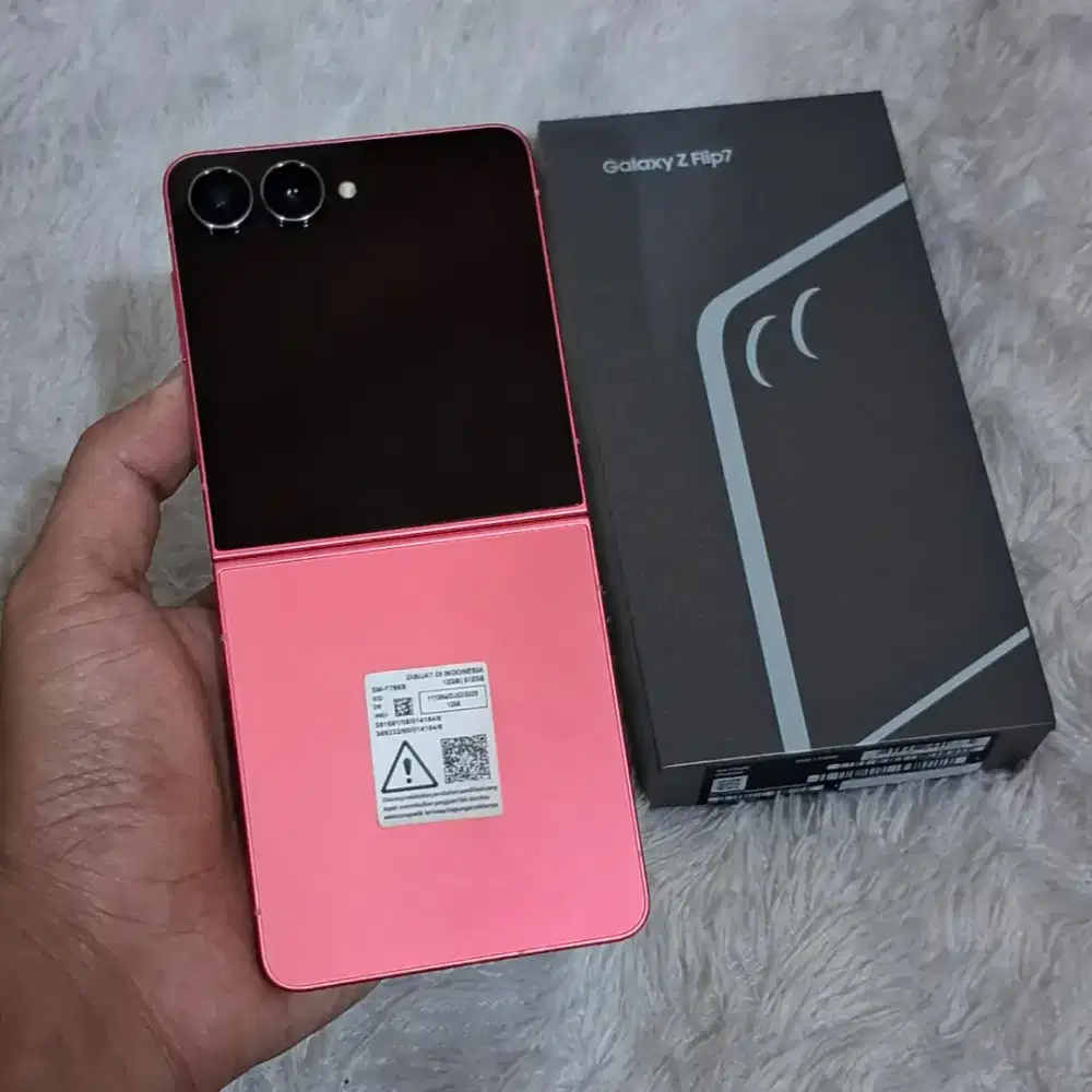 Samsung Z flip 7 12/512gb garansi Resmi sein