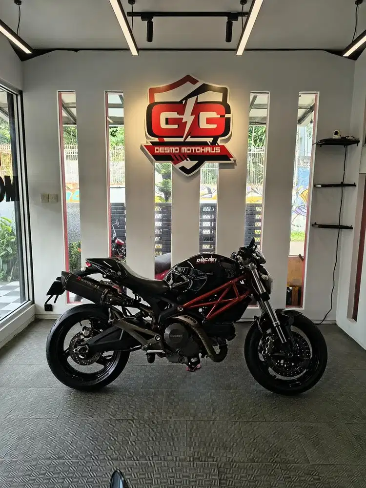 Ducati Monster 696 Black (Rare)