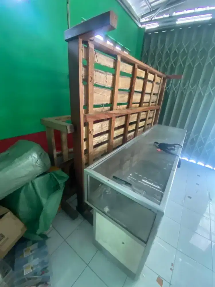 Dipan kayu kokoh gratis divan