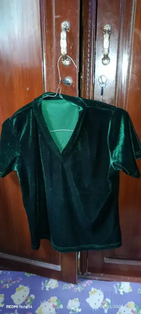 Baju beludru leher V