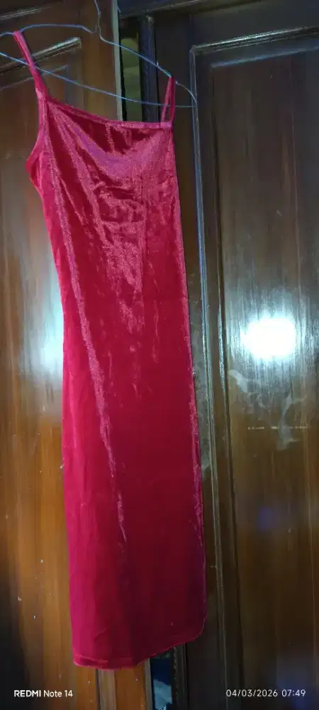 Long dres wanita bahan beludru