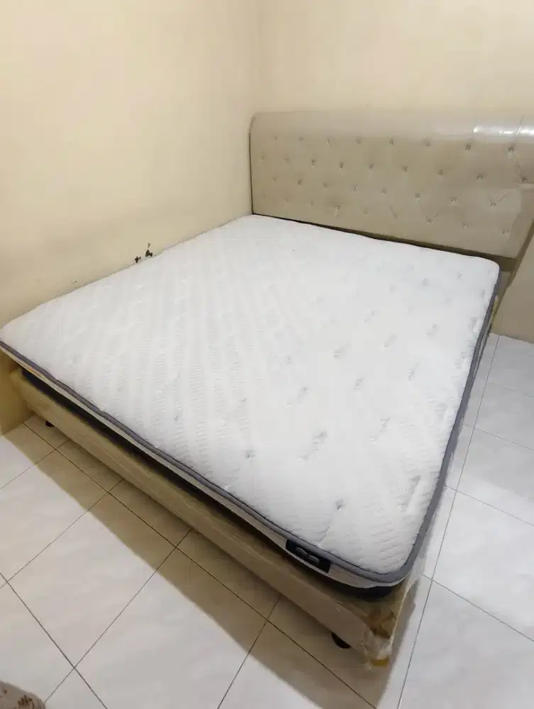 Jual Kasur Spring Bed AMEERA King 200x180 Bersih Terawat + Free Dipan
