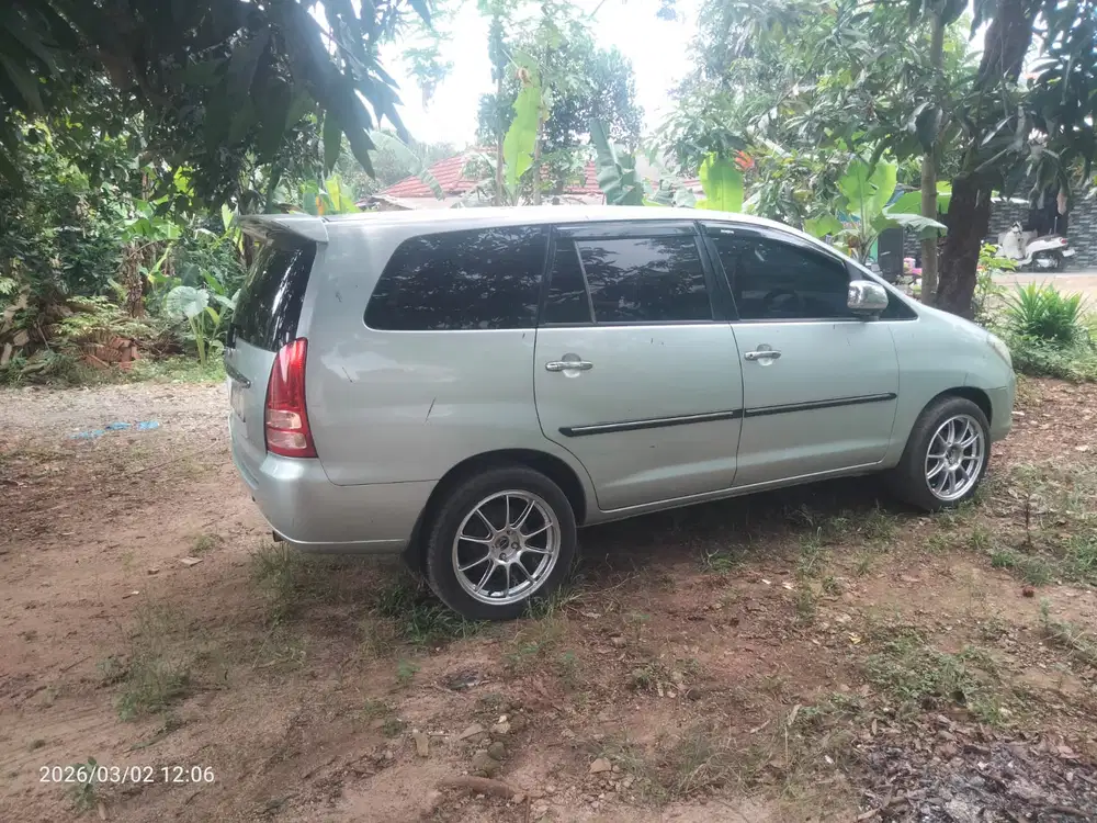 Toyota Kijang Innova 2005 Bensin