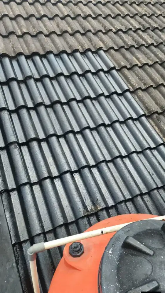 Perbaikan atap bocor rembes