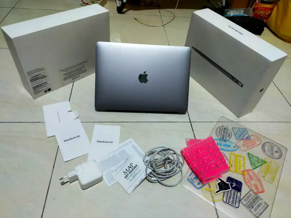 Dijual MacBook Air M1 2020 ex IBOX 2024 Lengkap BH 95 CC 86 Siap pakai