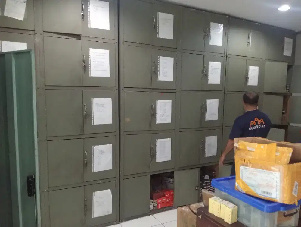 Lemari besar jumbo perkantoran ada 2 unit