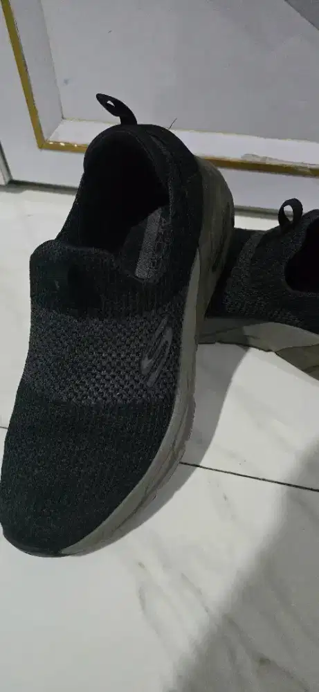 Sepatu skechers ukuran 43