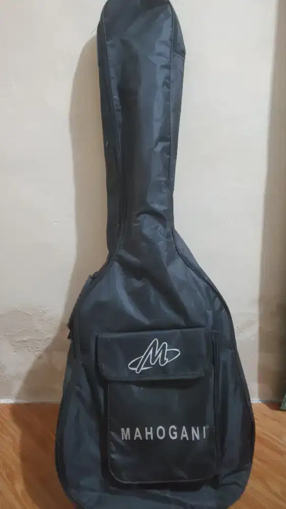 Gitar Akustik Mahogani MF1C BK – Kondisi Terawat + Tas & Kabel Jack