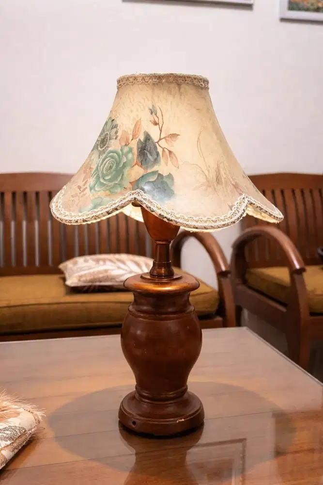 Lampu meja kayu jati