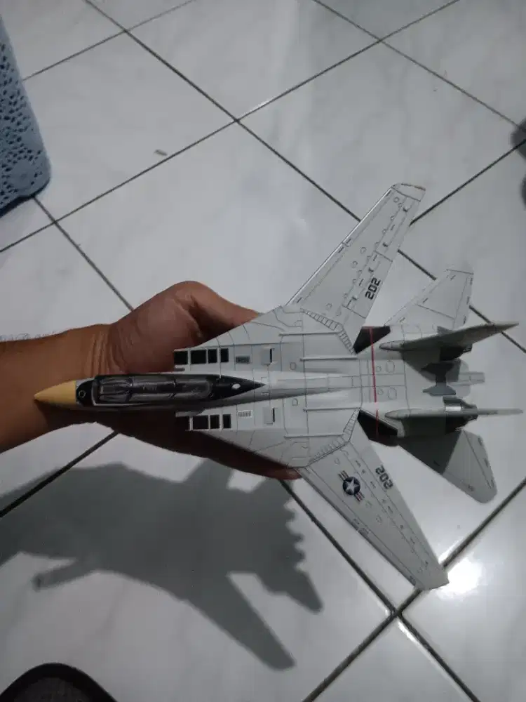 Miniatur pesawat jet tempur