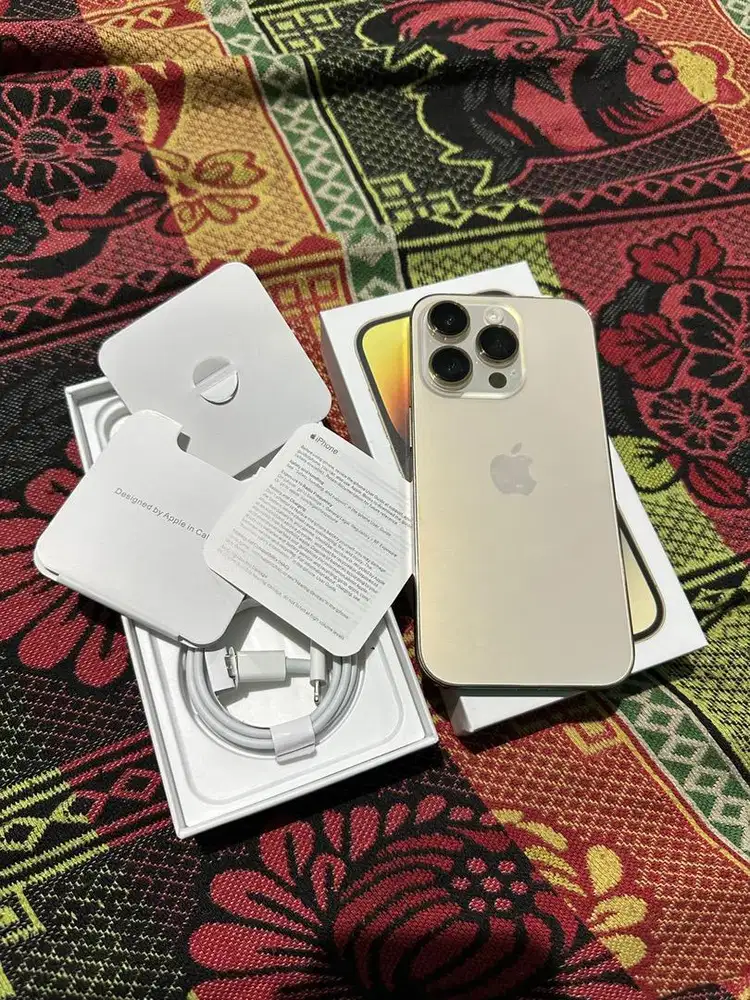 Iphone 14 pro gold